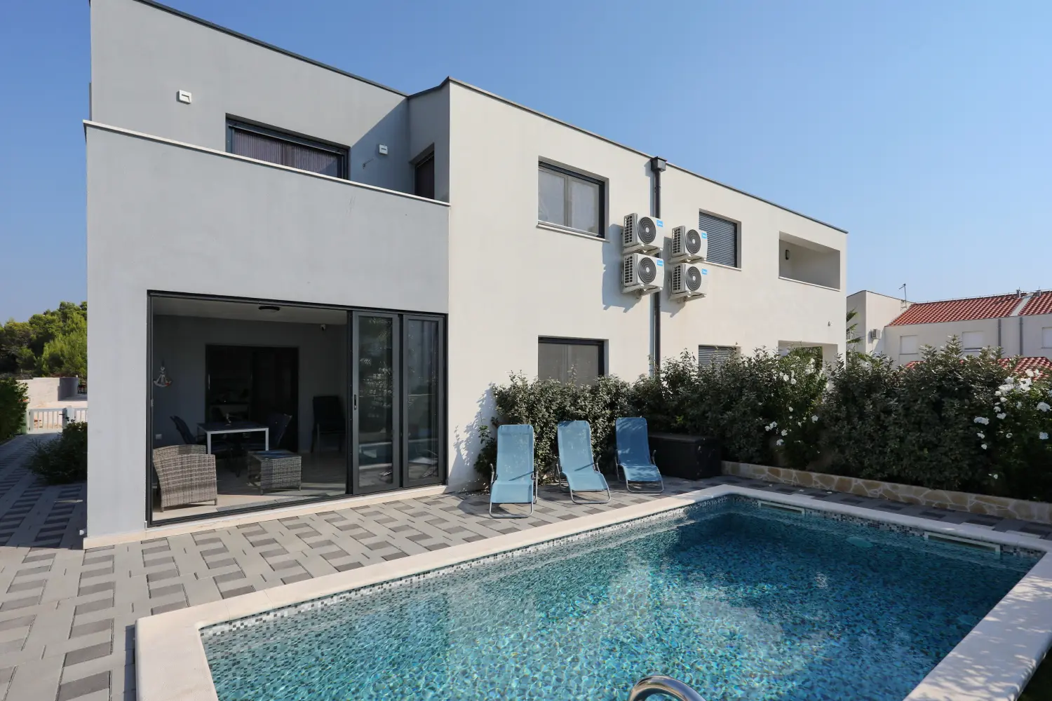 Zorona villa von STARTET SPÄTER Amos-Ziegler